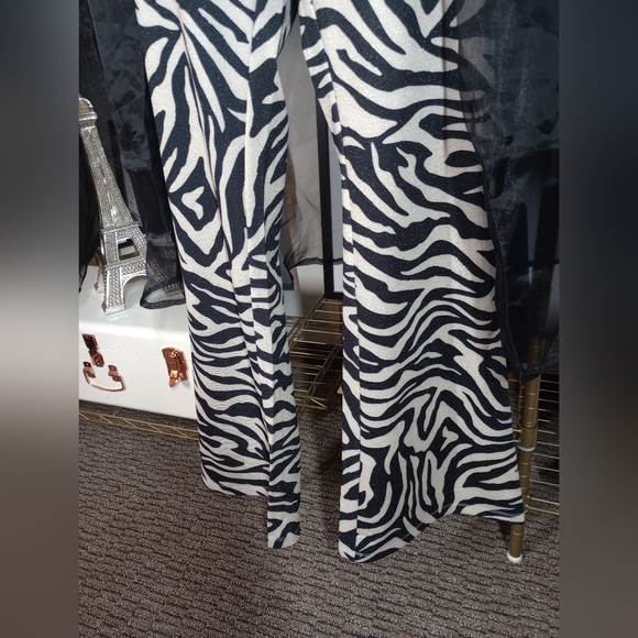 Pants. H&M DIVIDED. Size Large. Animal Print. Boot Cut Flare Leg - Picture 4 of 16